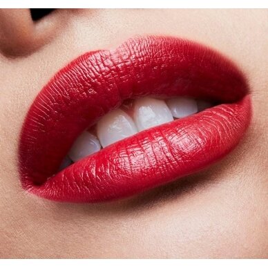 MAC Cremesheen Brave Red lūpų dažai 3 g 2