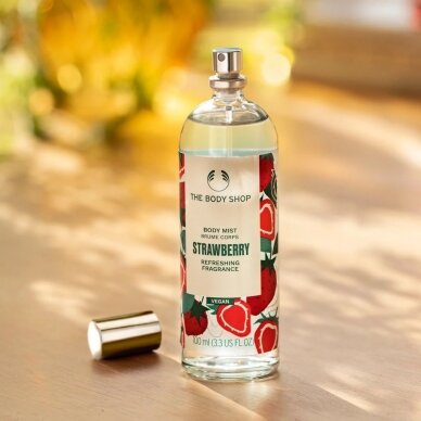 The Body Shop Strawberry kūno dulksna 100ml 1